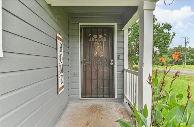 Photo - 5414 Evelyn St