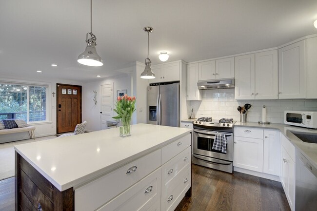 Photo - 3Bd/2.75Ba Sammamish Home