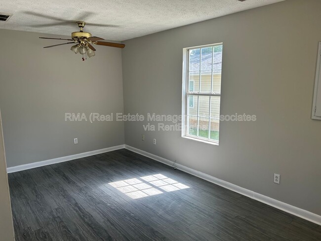 Photo - 305 E Quilly St