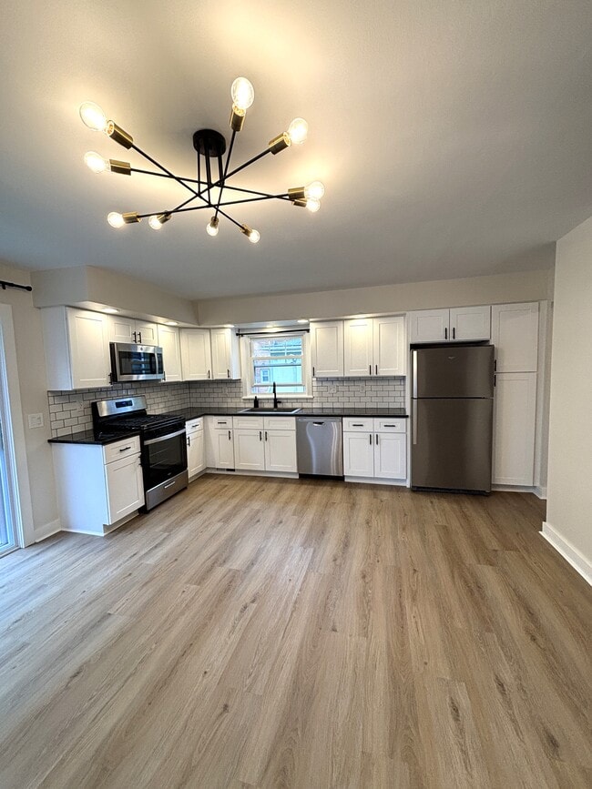 215 Magnolia Ave