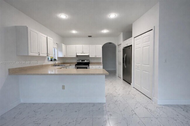 Photo - 841 SW 6th St