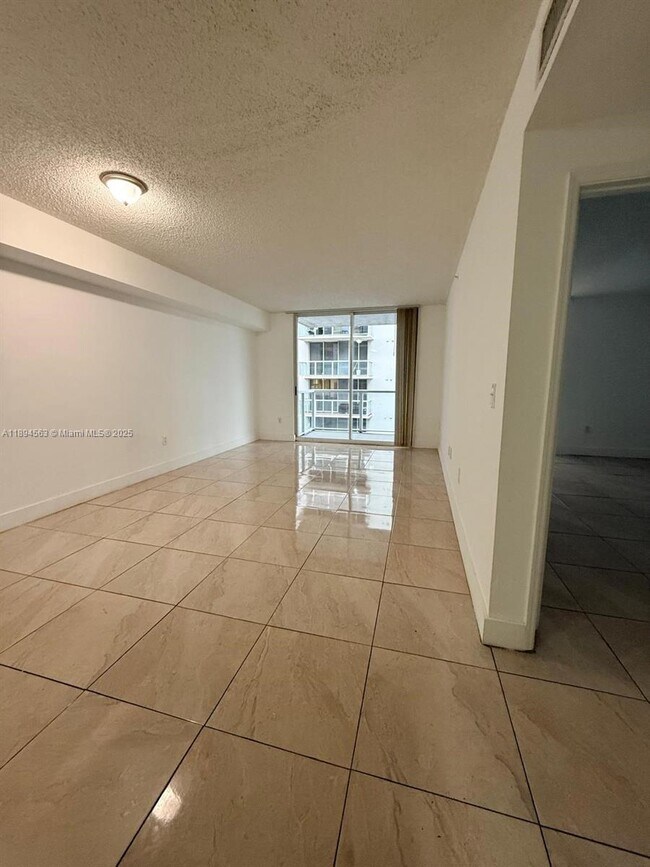 Photo - 5091 NW 7th St Unidad 1009