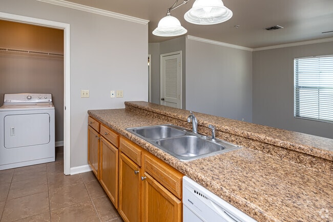 2BR, 2BA - 1,080SF - Kitchen - Guidry Row Apartment Homes