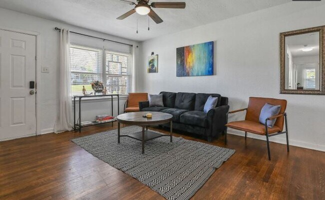 Photo - Updated 3 Bed / 1 Bath Home for Rent