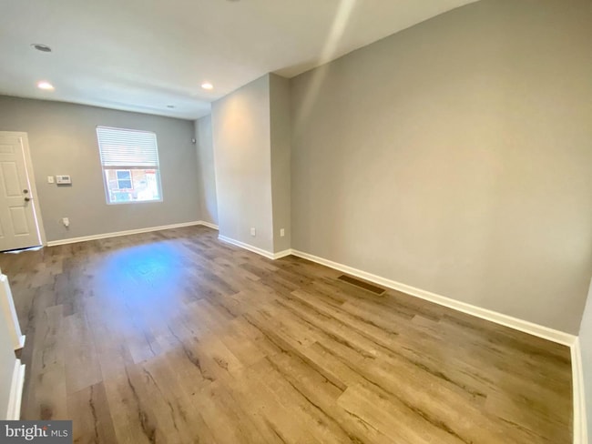 Photo - 459 N Dearborn St