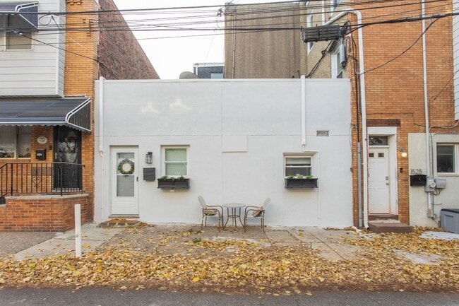 Building Photo - East Passyunk 1 bedroom Unit R