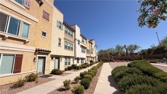 Building Photo - 61 Morning Mimosa Ct