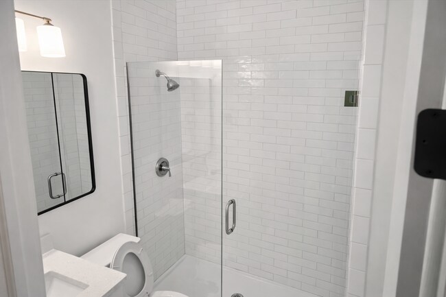 Photo - 1533 N Western Ave Unidad # 01