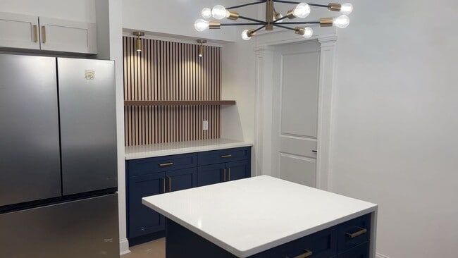 Building Photo - Great Home For RWJMS/Rutgers Students * Walk to New Brunswick/Highland Park Nightlife * All Utili...