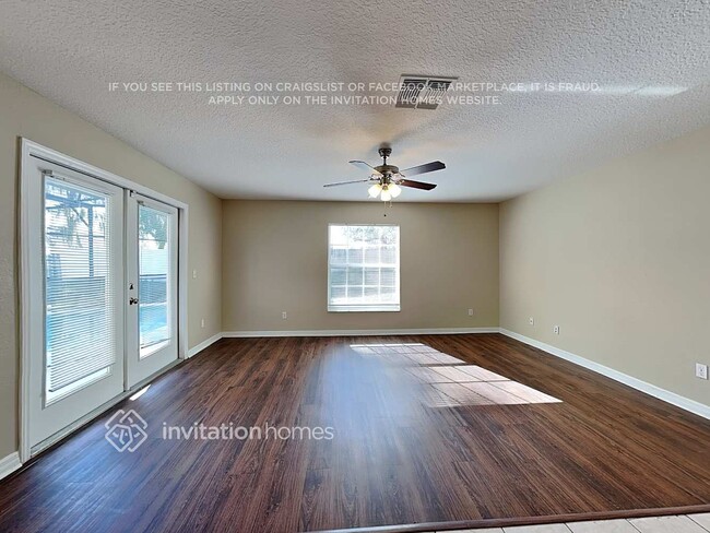 Photo - 115 Secluded Oak Ct