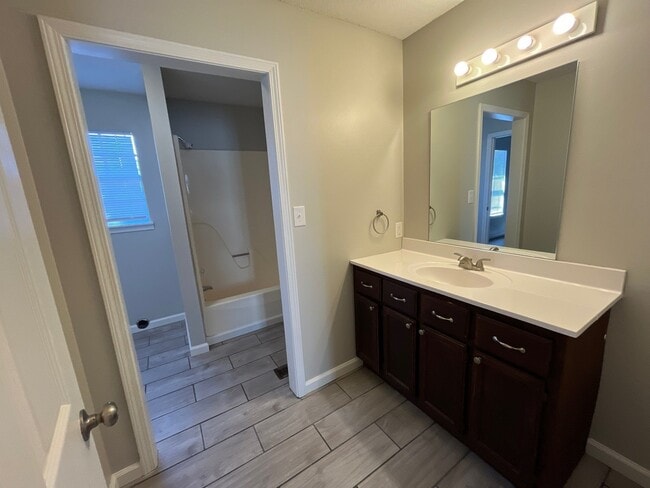 Photo - 1080 Wallace Rd Unit B8