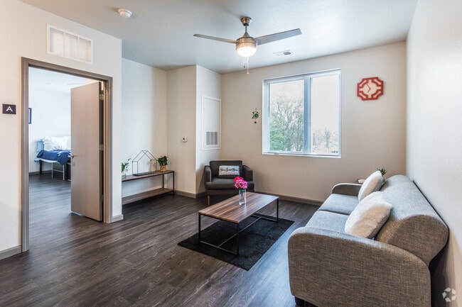 2BR, 2BA - 875SF - Living Room - The Annex of Memphis