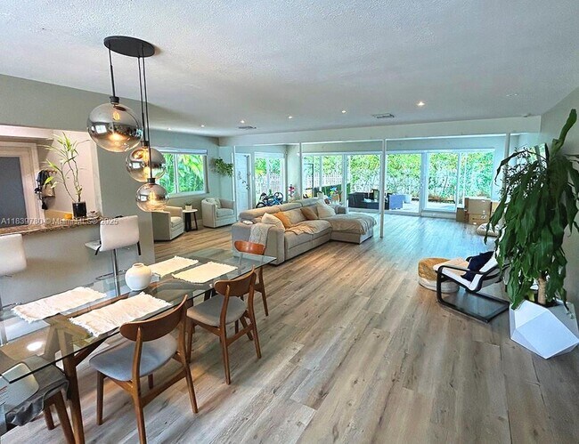 Photo - 15 NE 134th St