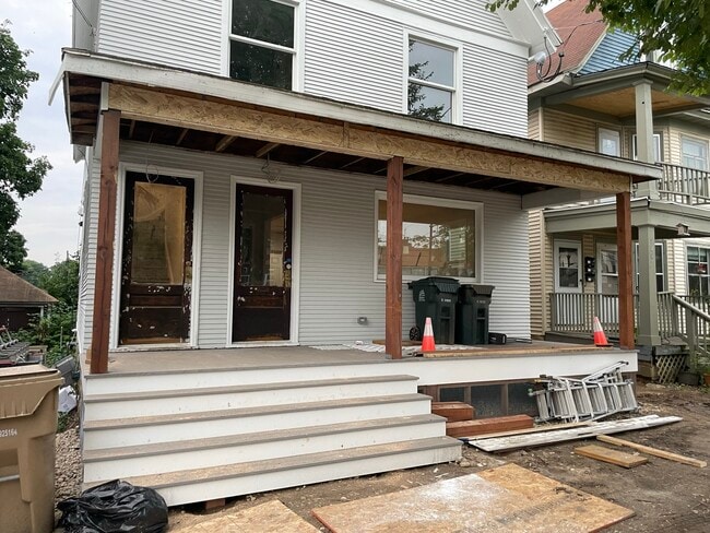 Building Photo - 1407 Williamson St Unit 1407