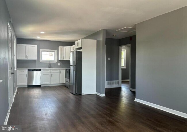 Photo - 32 Edgewater Ave Unit B