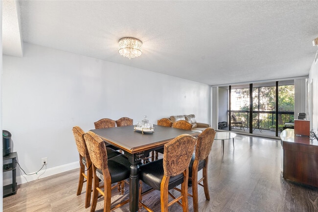 Photo - 8437 Forest Hills Dr Unit 203