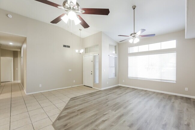 Photo - 1563 E Scott Ave