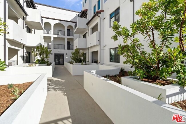 Photo - 5020 Woodman Ave Unidad 317