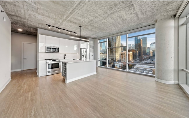 Photo - 216 W Chicago Ave Condo