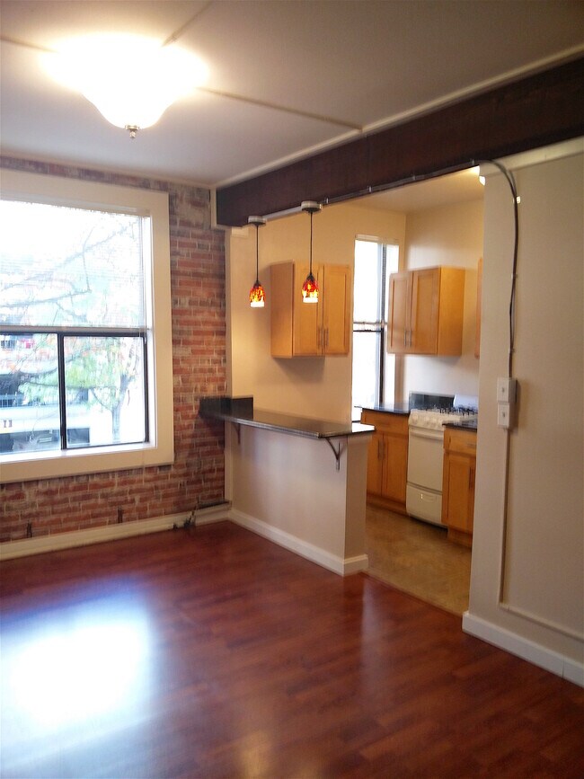 Photo - Stratford on 4th