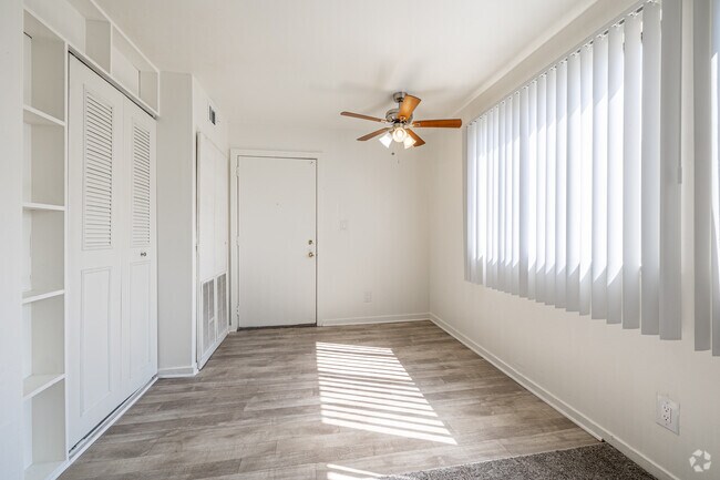 2BR, 1BA - 850SF - Dining Room