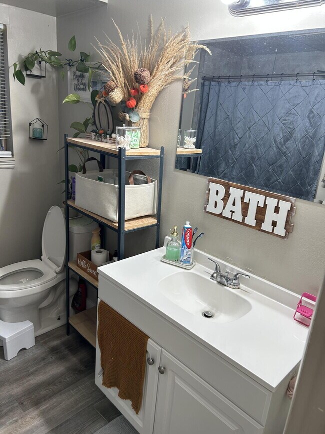 Photo - "Charming 2-Bed Oasis with 900 Sq Ft of Comfort in Washington Terrace!" Unidad #6