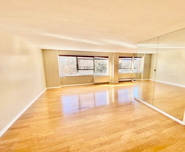 Living Room - 10 Hammond Pond Pky Unit 304