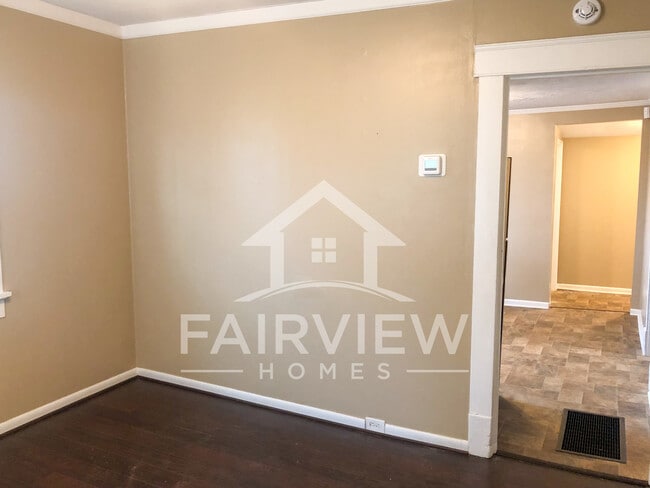 Living Room - 3520 Demott St