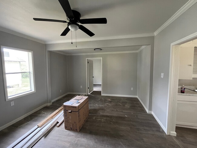 Photo - 811 Solomon Ave