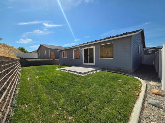 Photo - Gorgeous, 3 Bed, 2 Bath HOUSE in Coveted East Wenatchee!