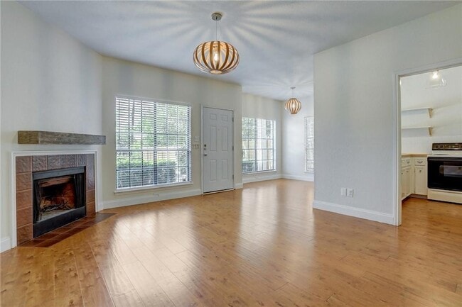 Building Photo - 1610 Waterston Ave Unit 7