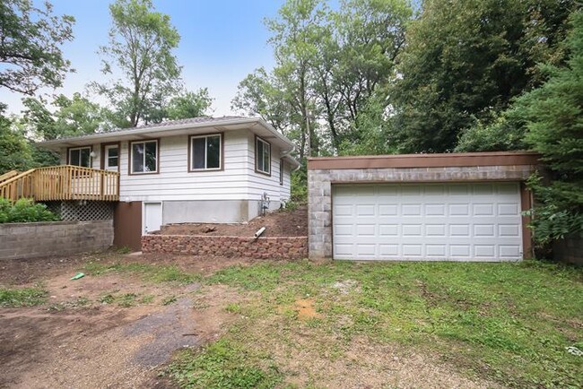 Double car garage, unattached &amp; access to unfinished basement - 412 Sargent Rd House