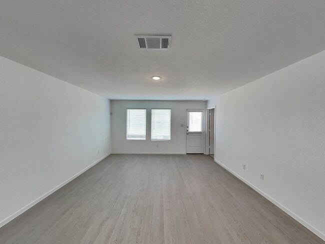 Photo - 236 Ottawa Wy