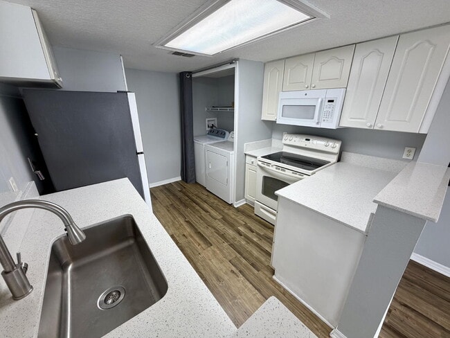 Photo - Spacious 3-Bedroom, 2-Bath Apartment in Davenport – Utilities Allowance Included Unit A