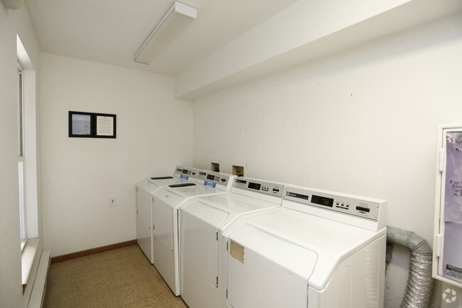 Laundry Room - Urbana Estates