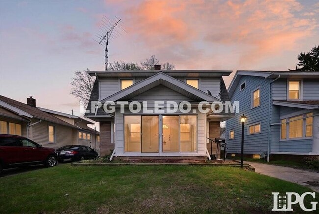 Building Photo - 4120 Parrakeet Ave