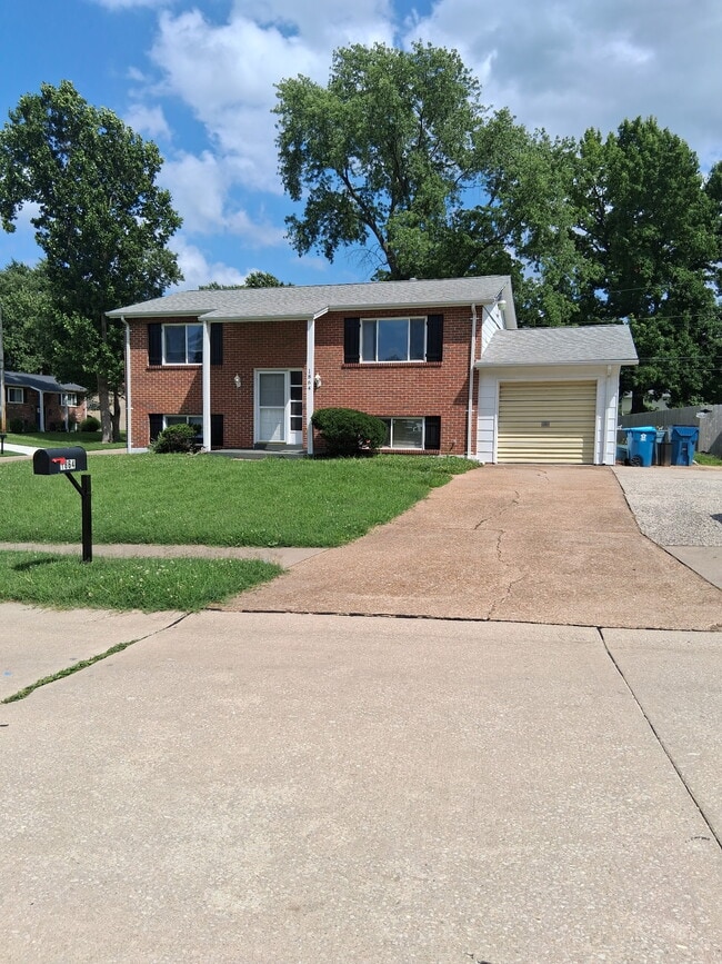 Building Photo - 1864 Schulte Hill Dr