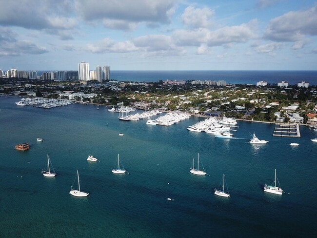 Immerse yourself in serene waterfront living at Ponte Verde Apartments At Palm Beach Lakes. Enjoy stunning views, premium amenities, and a vibrant community. Don't miss out on your perfect home—schedule a tour today!
