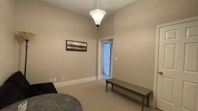 Photo - 136 N 6th St