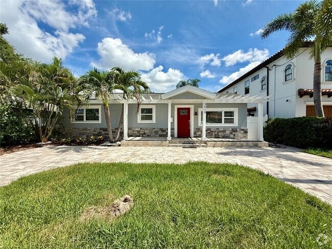 Building Photo - 3419 W Empedrado St Rental