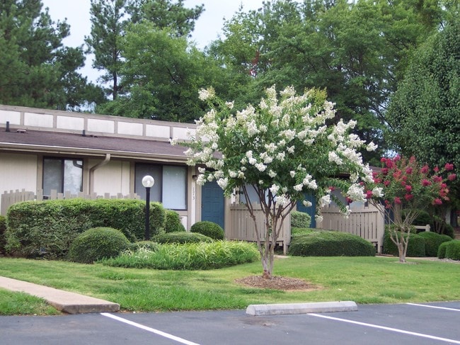Ravenwood Apartments