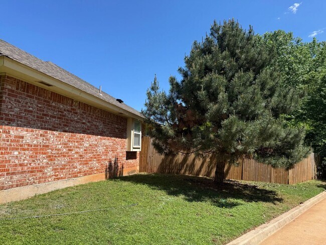 Photo - Spacious 4BR House in Oklahoma City & Deer...