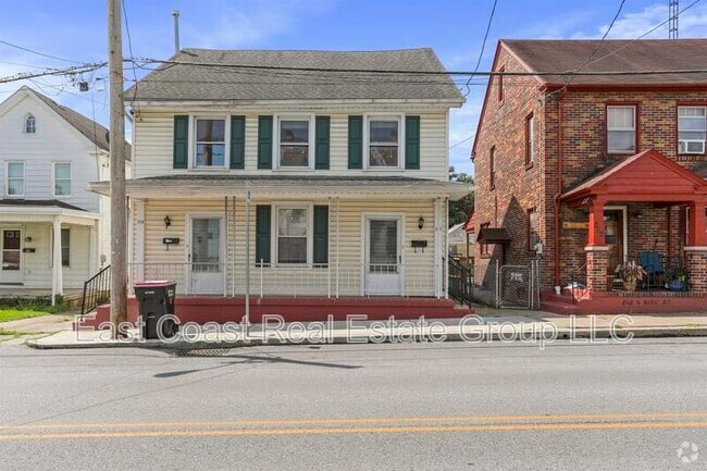Building Photo - 260 W King St Rental