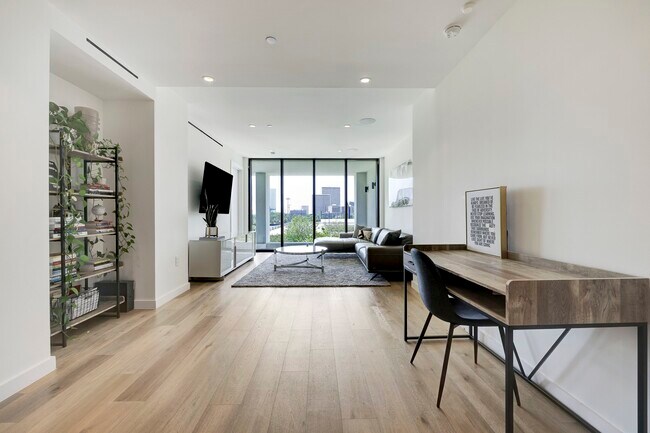 Photo - 3433 Westheimer Rd