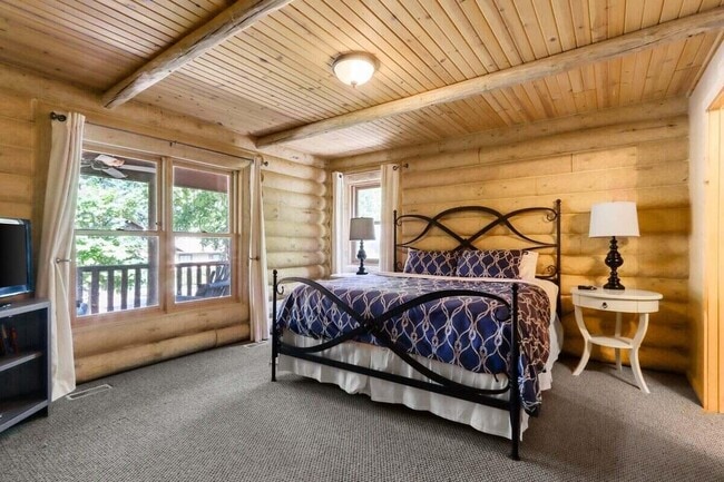 Photo - 465 Sylvan Dr