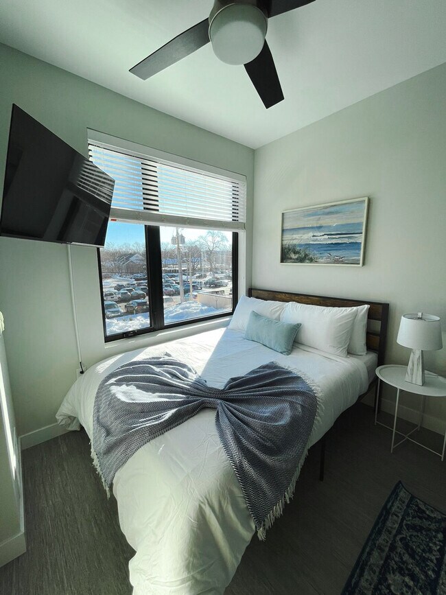 Photo - 2530 University Ave Unit SI ID1036853P