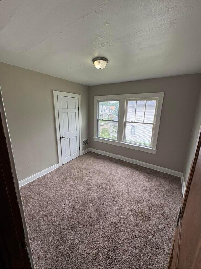 Photo - 736 Seymour Ave