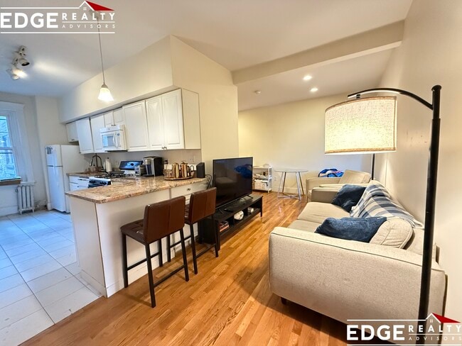 Building Photo - 1872 Commonwealth Ave