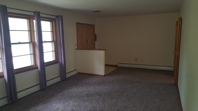 Photo - Updated 2 bd, 1.5 ba house, Parkade Sub., hardwoods, 5 min. from 70, fenced, avail now