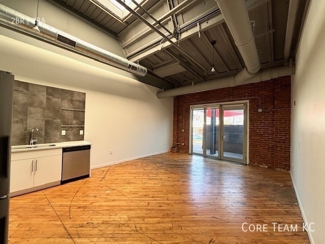 Building Photo - 1180 E 30th St Unit 103